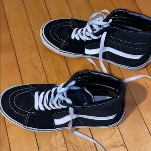 Vans men’s 7.5 (women 9)